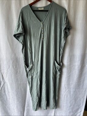 Relaxed V-Neck Dusty Blue Pocket Nightdress - Women's Intimates